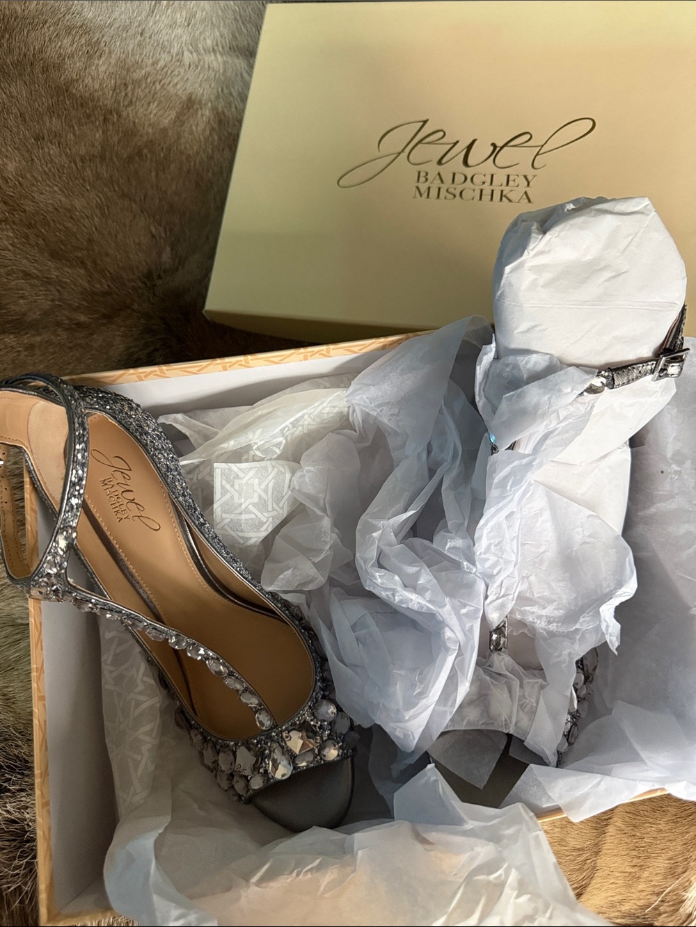 🆕 Jewel Badgley Mischka Silver Jeweled Open-Toe T-Strap Heels 🆕
